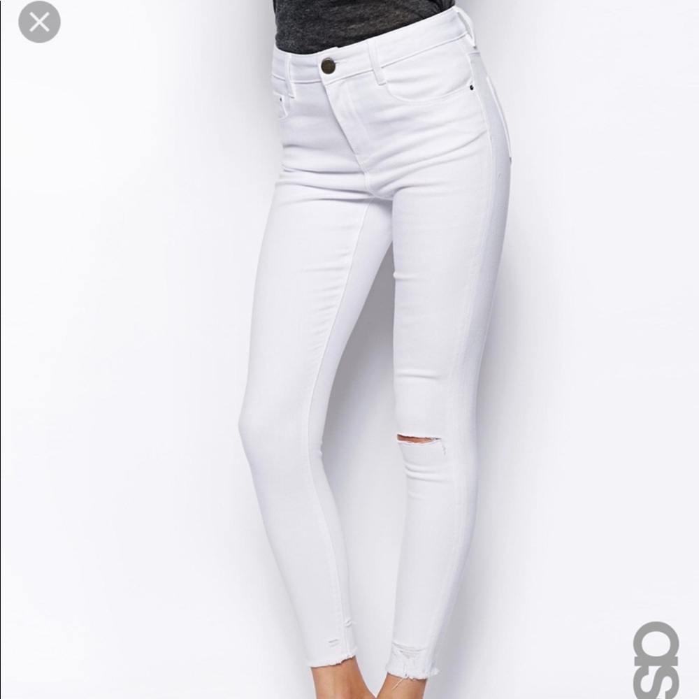 Fashionnova white jeans with knee slit size 28'